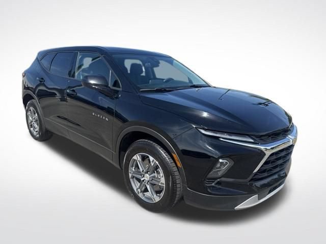 Used 2025 Chevrolet Blazer LT FWD image 7