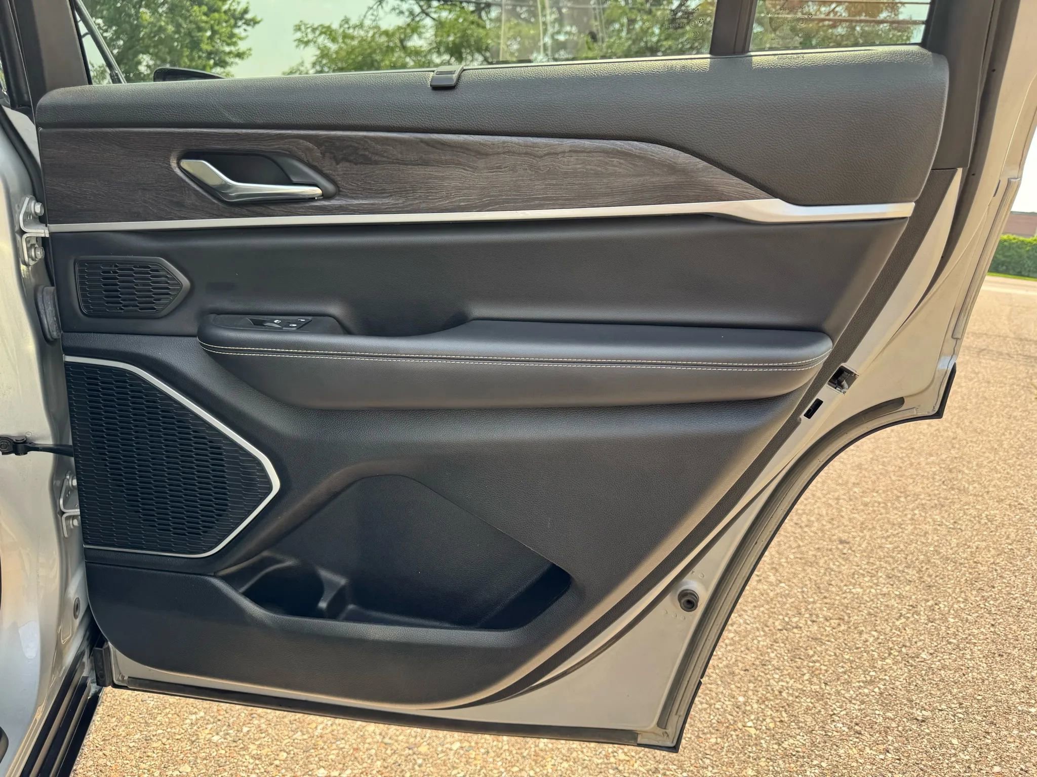 Used 2021 Jeep Grand Cherokee L Limited w/ Luxury Tech Group II image 35