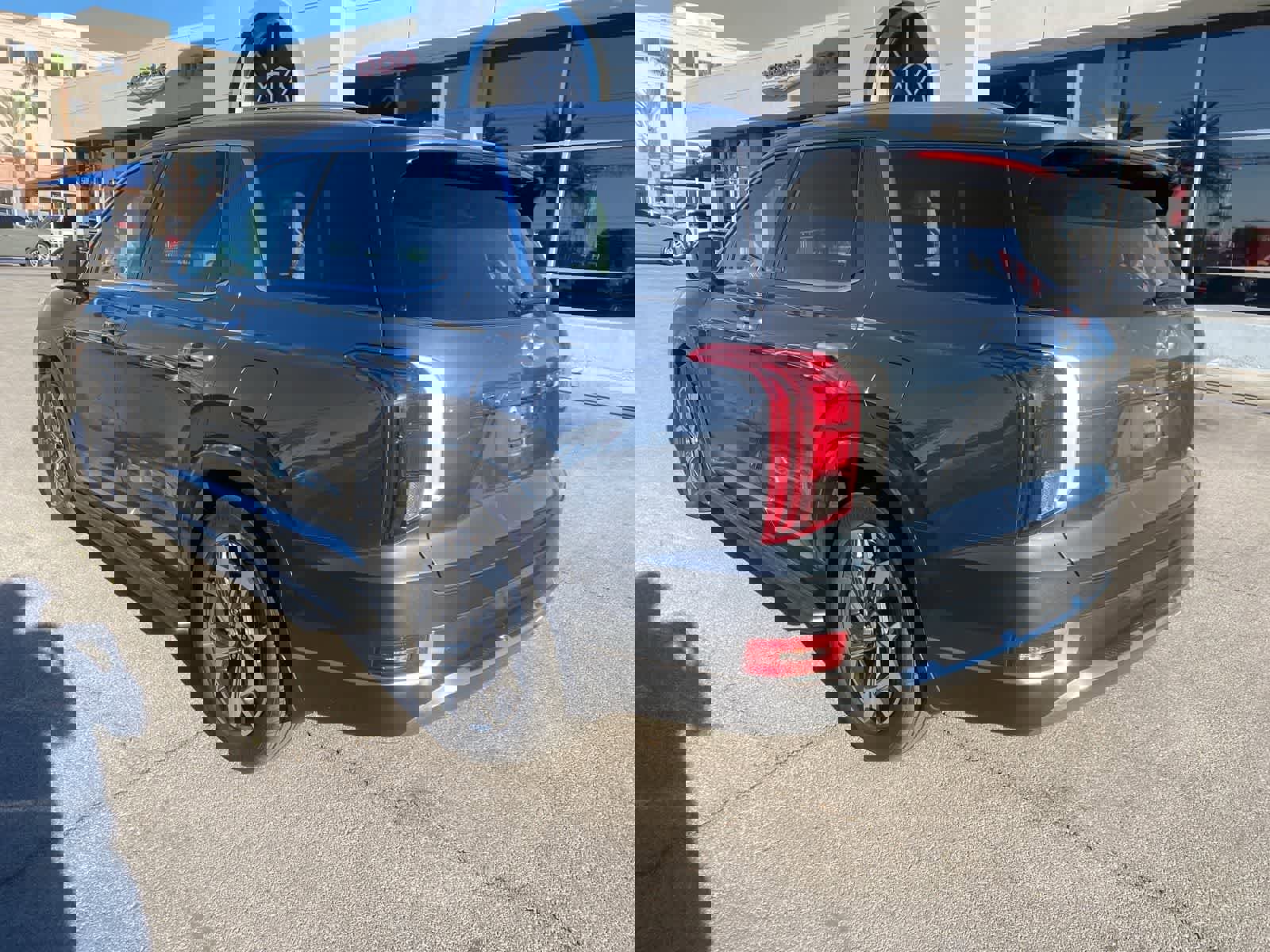 Used 2022 Hyundai Palisade Calligraphy w/ Winter Package image 9