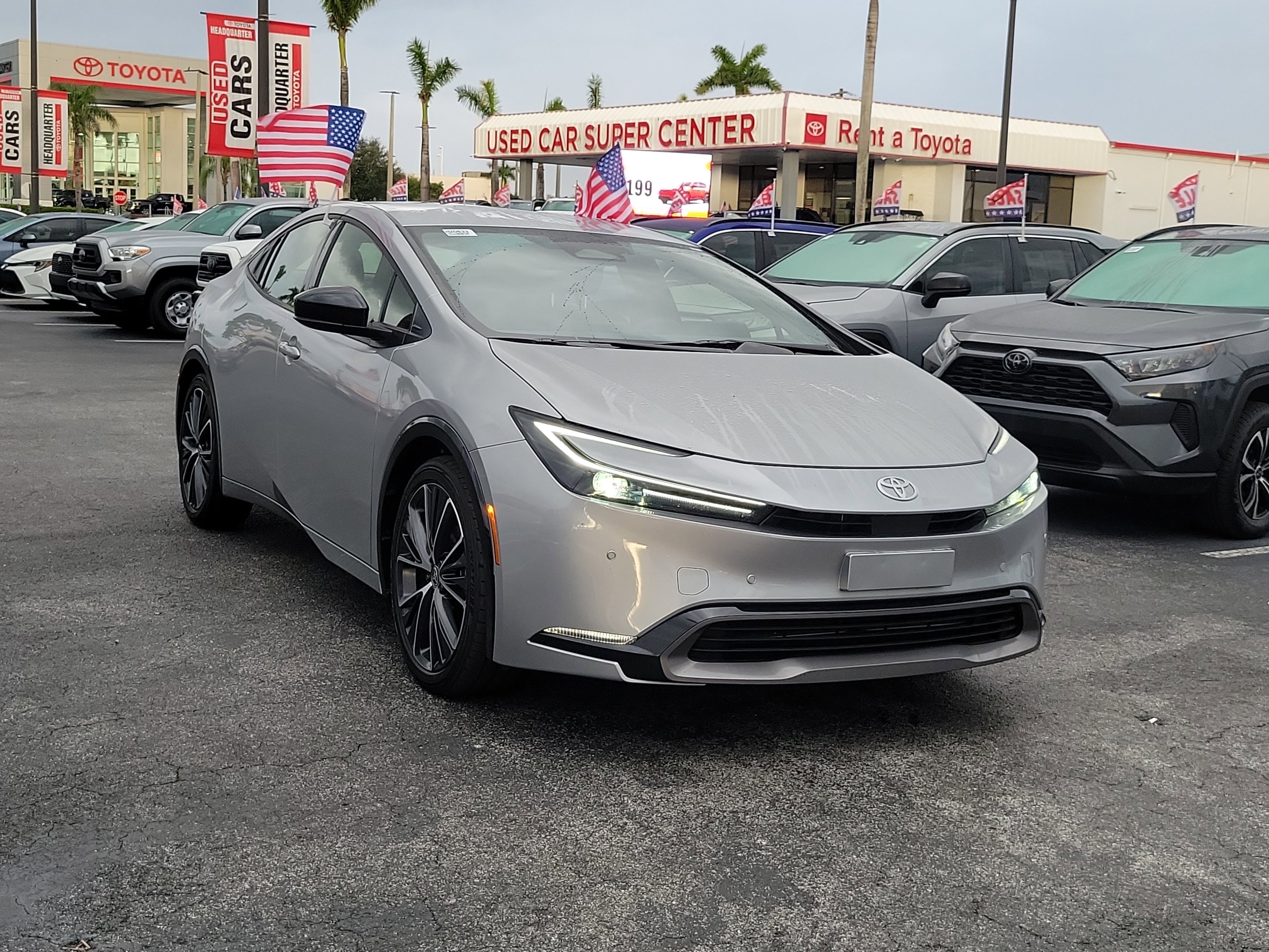 Used 2025 Toyota Prius XLE video 2