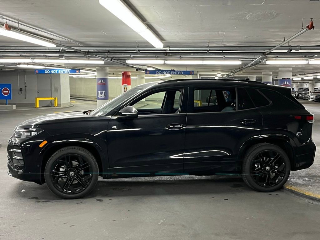 New 2025 Volkswagen Tiguan SE R-Line image 34