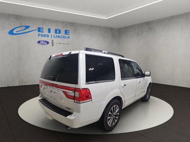Used 2016 Lincoln Navigator Select image 10