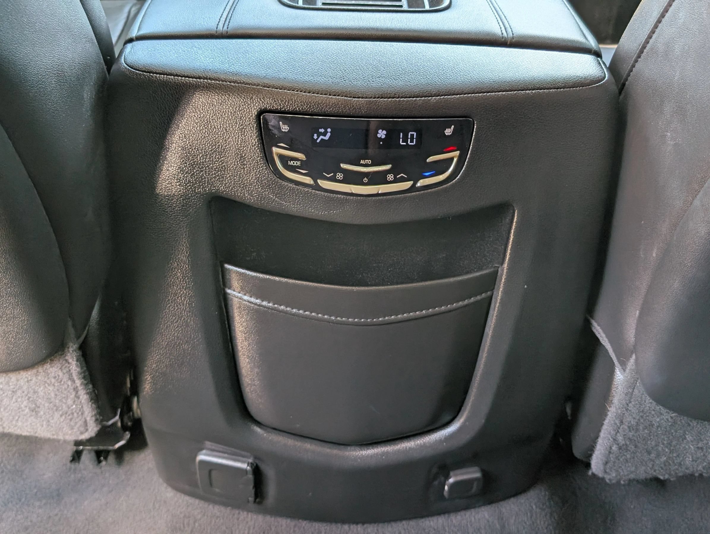 Used 2018 Cadillac Escalade ESV Luxury RWD image 40