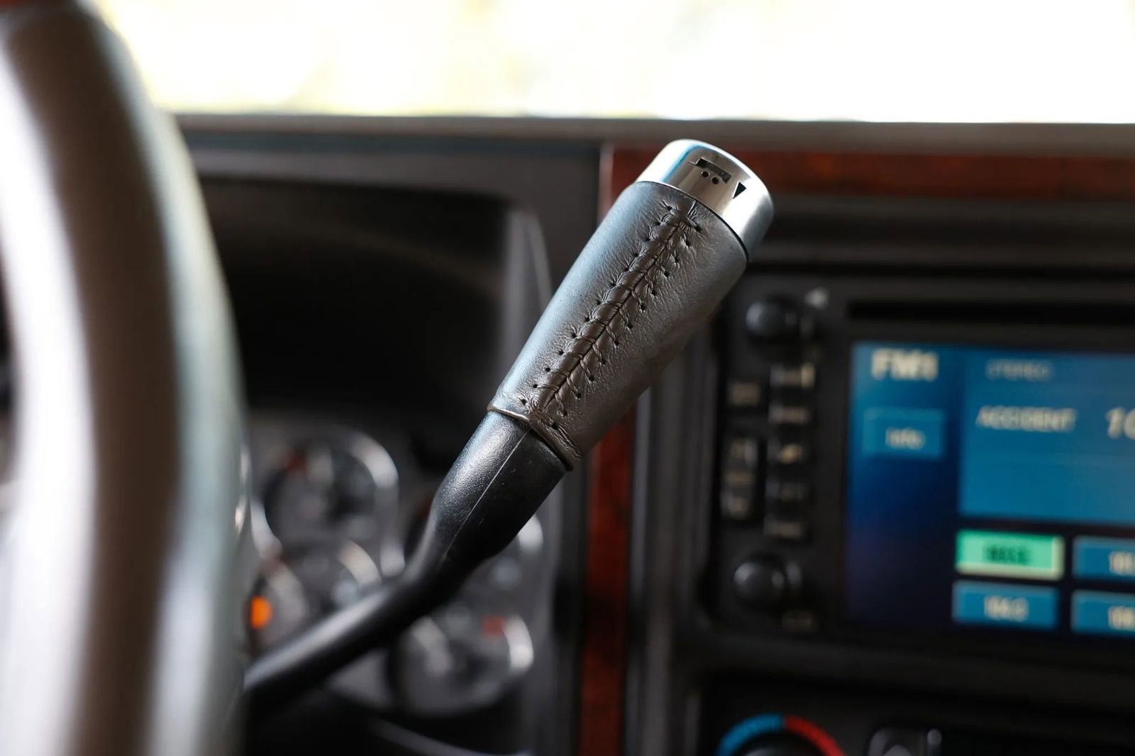 Used 2005 Cadillac Escalade EXT image 29