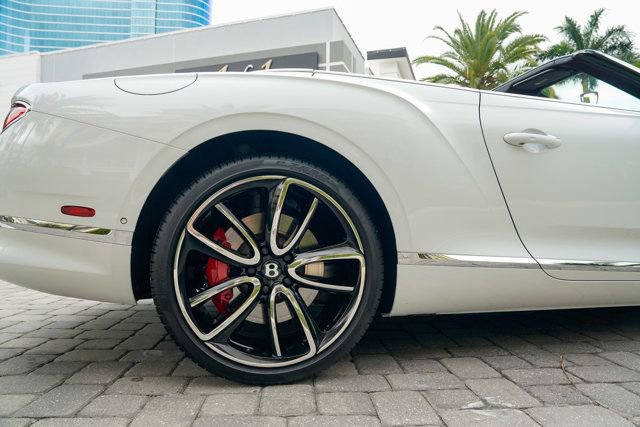 Used 2024 Bentley Continental GT V8 image 30