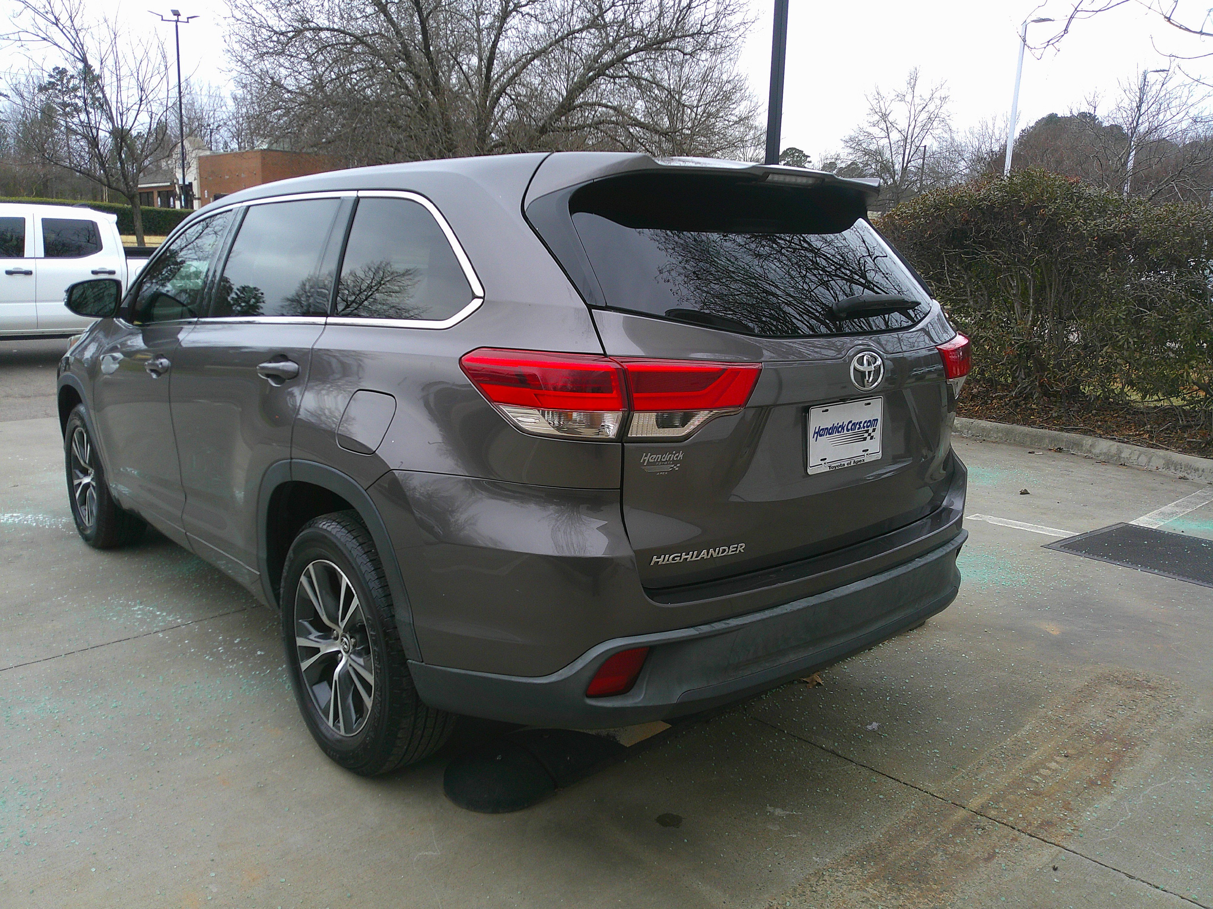 Used 2017 Toyota Highlander LE image 11