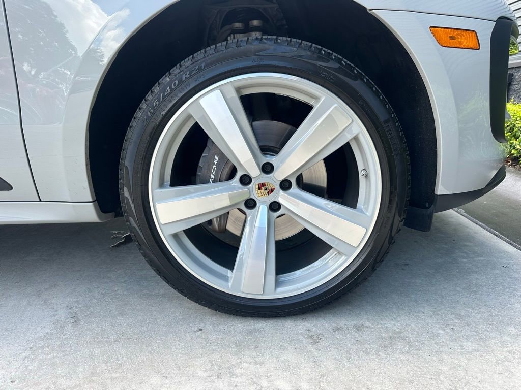 Certified 2023 Porsche Macan AWD/4WD image 15