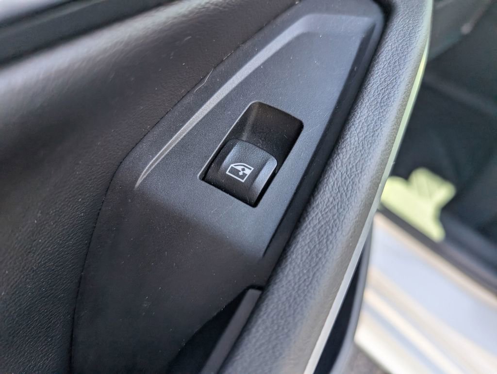 Used 2022 BMW 330i xDrive Sedan w/ M Sport Package image 11