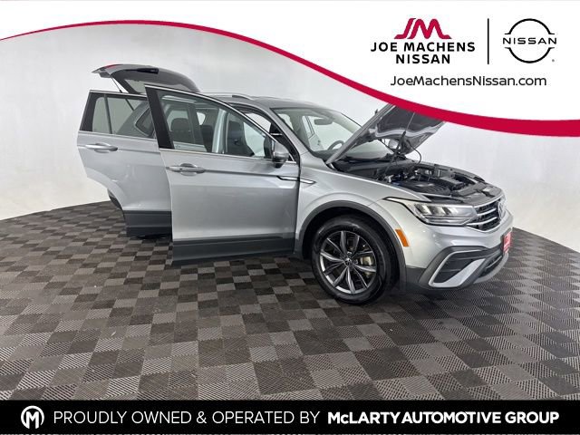 Used 2023 Volkswagen Tiguan SE image 12