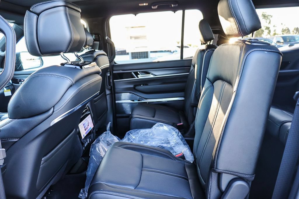 New 2026 Jeep Grand Wagoneer Summit AWD/4WD image 22