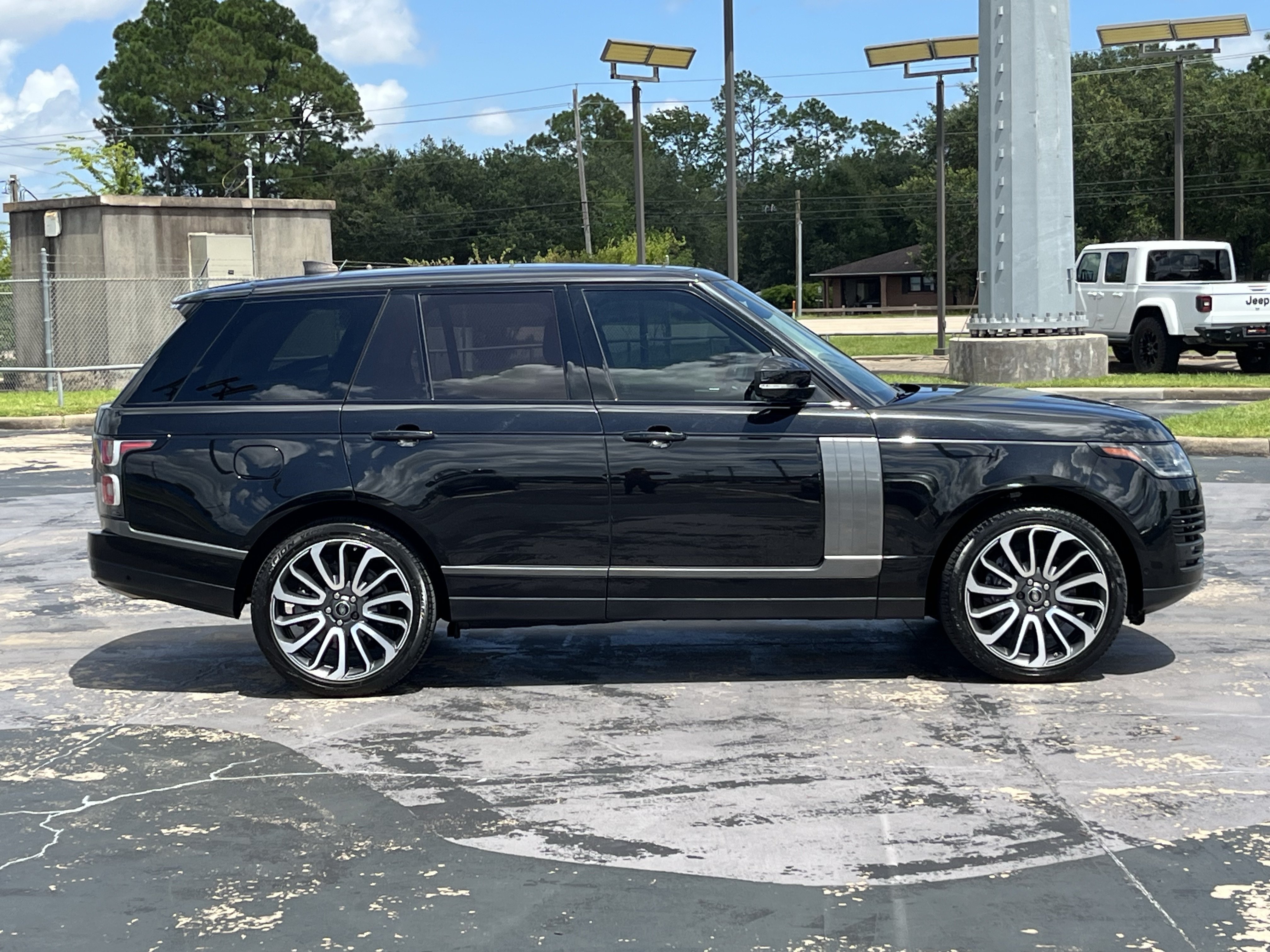 Used 2019 Land Rover Range Rover Supercharged AWD/4WD image 13