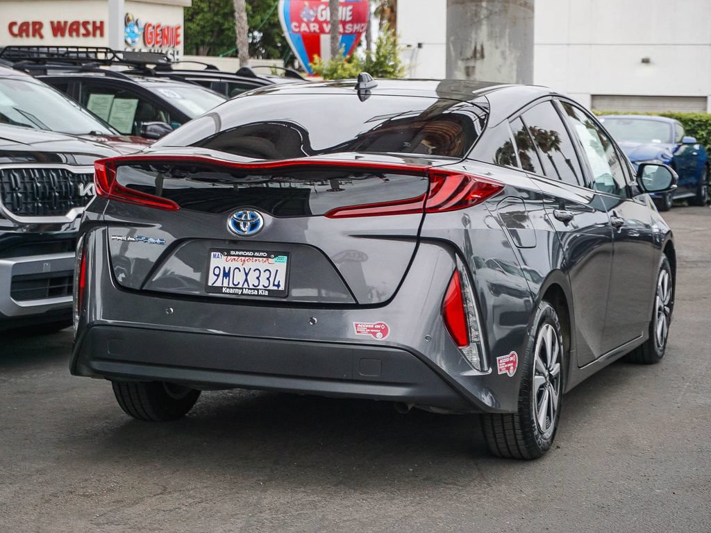Used 2017 Toyota Prius Prime Advanced FWD image 7