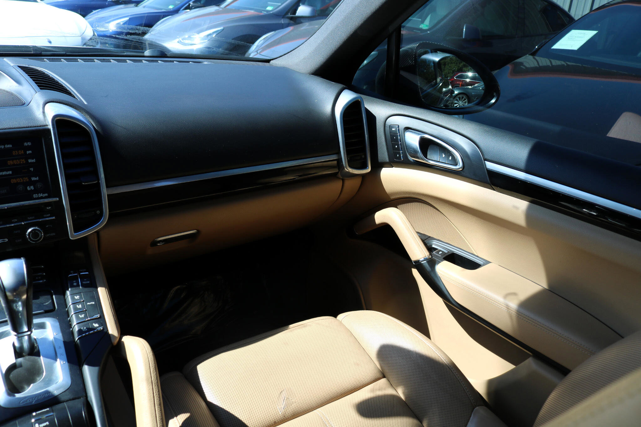 Used 2015 Porsche Cayenne S w/ Premium Package image 38