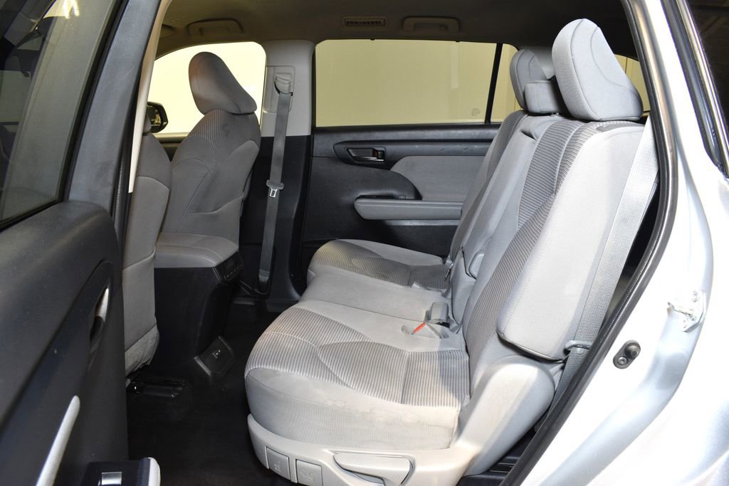 Used 2023 Toyota Highlander XLE image 26