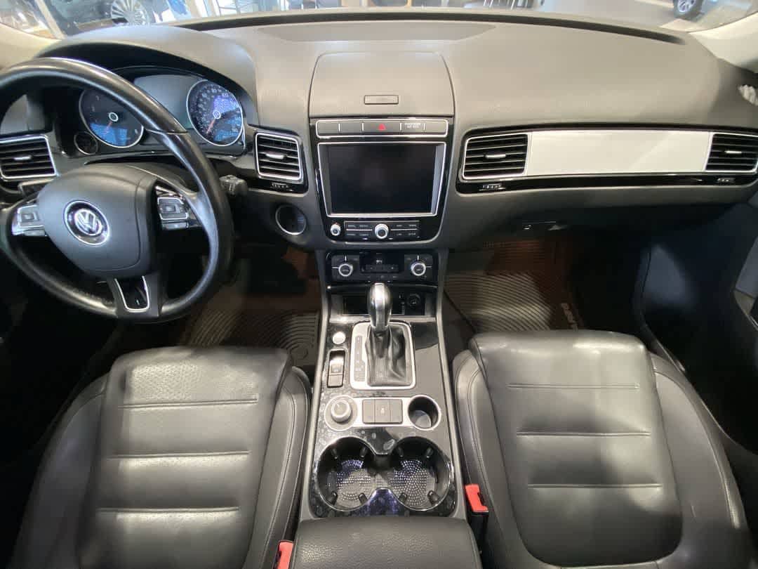 Used 2016 Volkswagen Touareg Sport AWD/4WD image 24