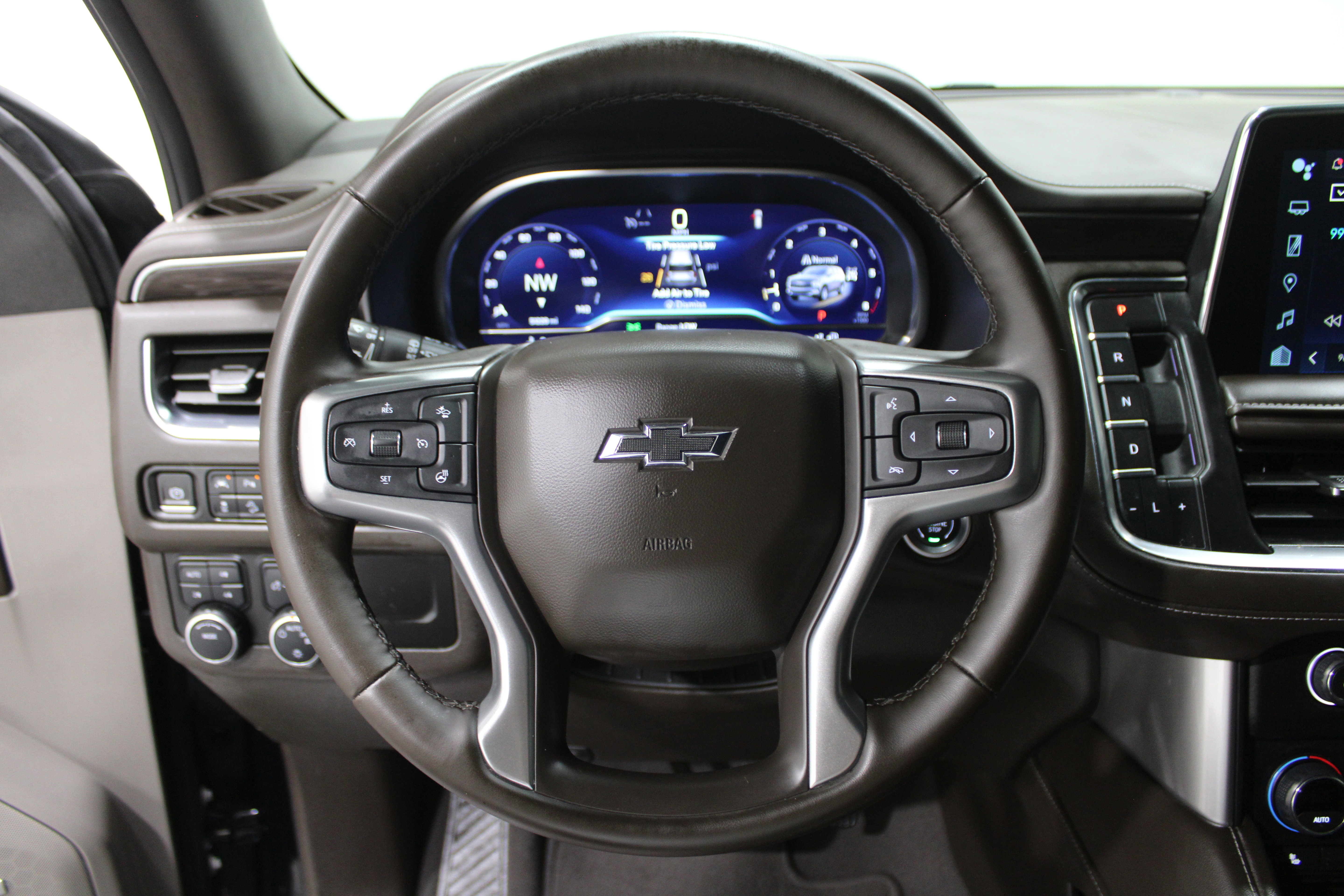 Used 2024 Chevrolet Suburban Z71 w/ Luxury Package image 10