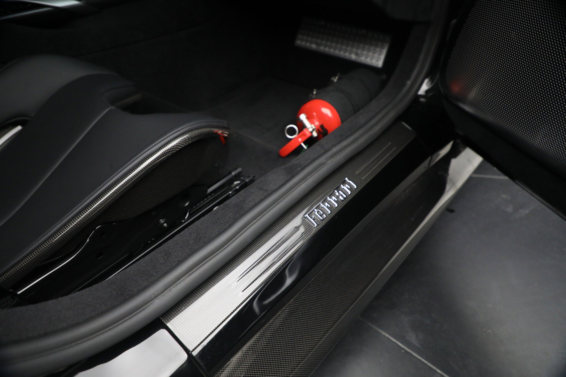 Certified 2025 Ferrari 12Cilindri image 17