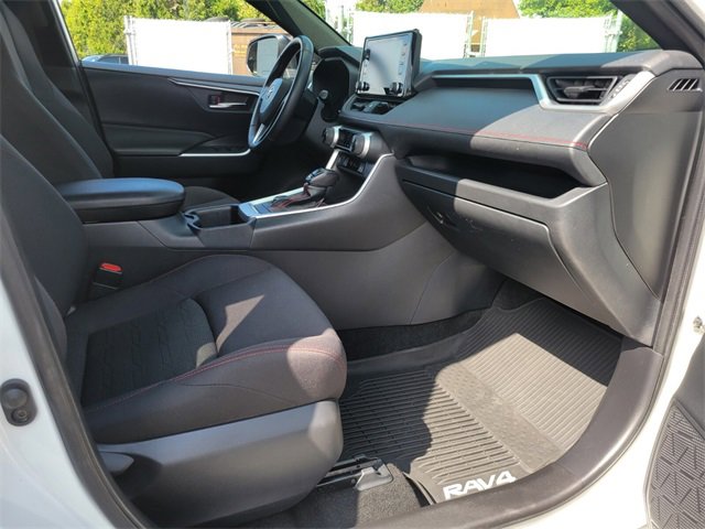 Used 2022 Toyota RAV4 SE image 13