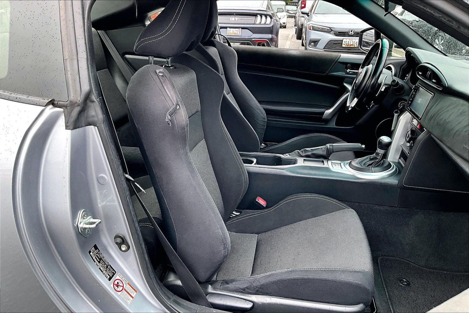 Used 2017 Toyota 86 RWD image 7