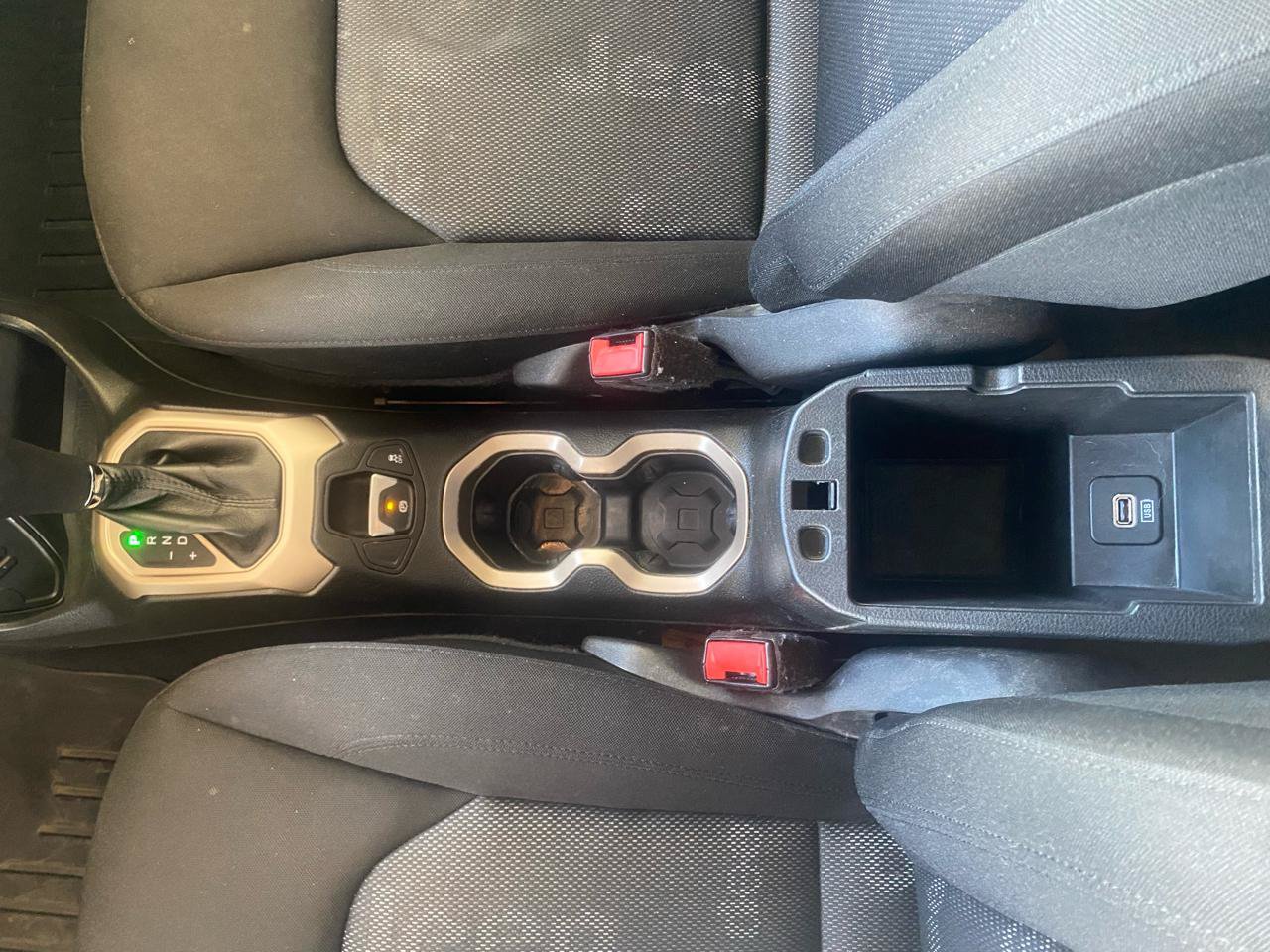 Used 2016 Jeep Renegade Latitude FWD image 17