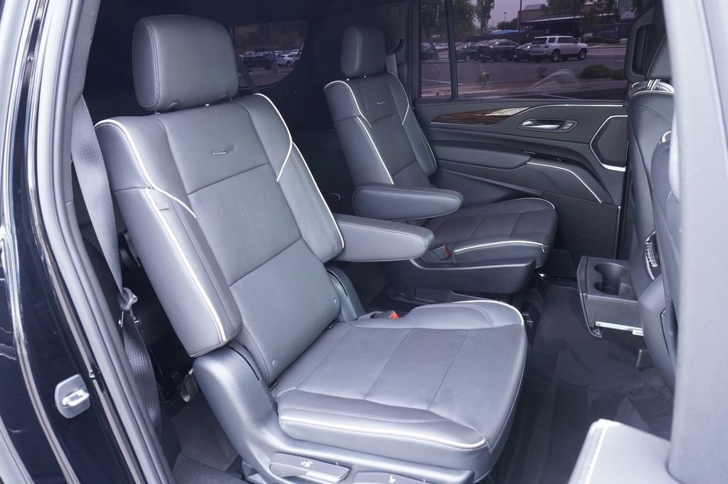 Used 2023 Cadillac Escalade ESV Premium Luxury w/ LPO, Radiant Package image 9