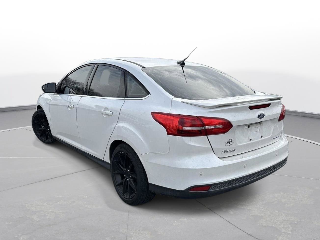 Used 2017 Ford Focus Titanium image 8