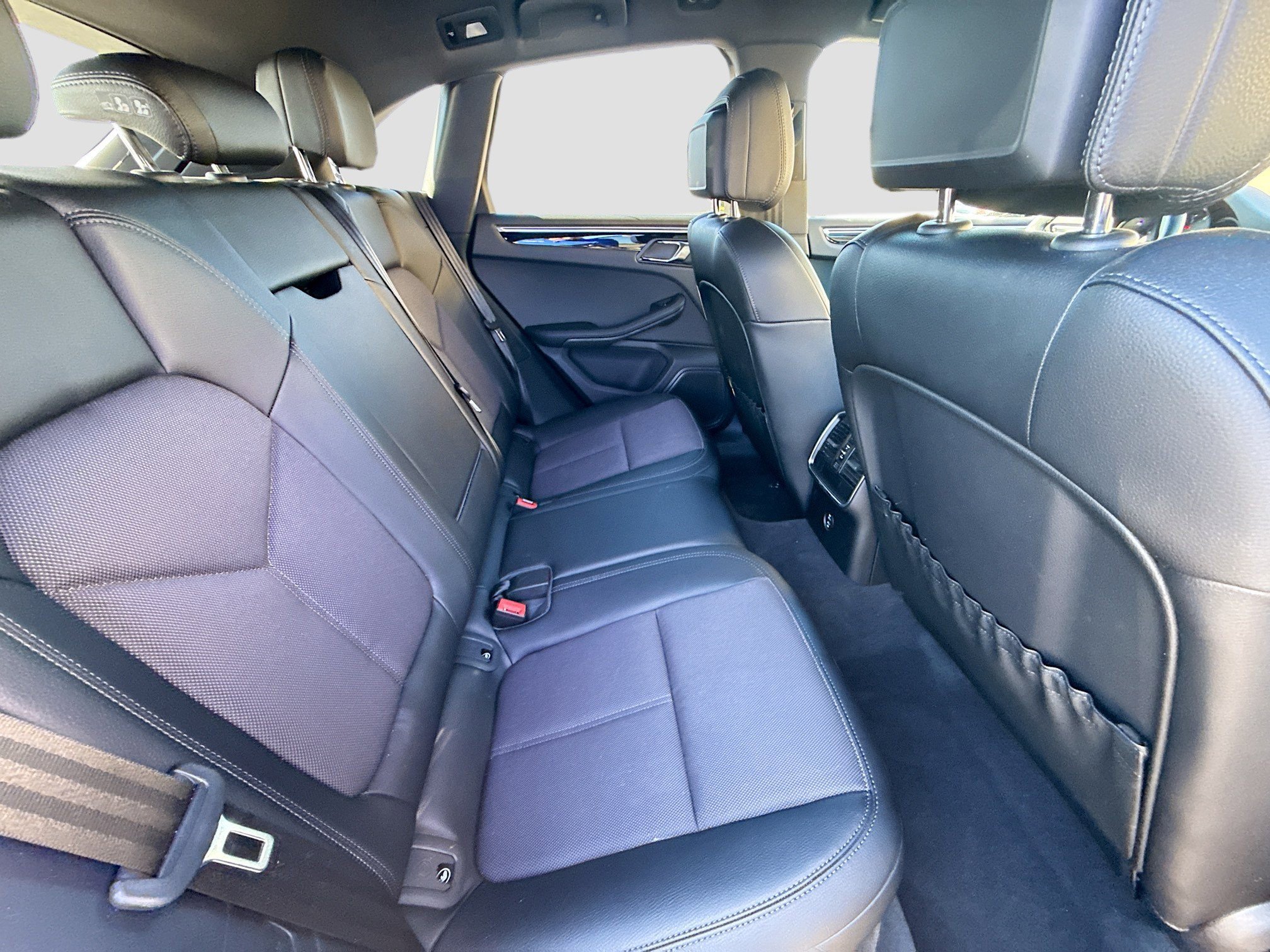 Used 2024 Porsche Macan image 27