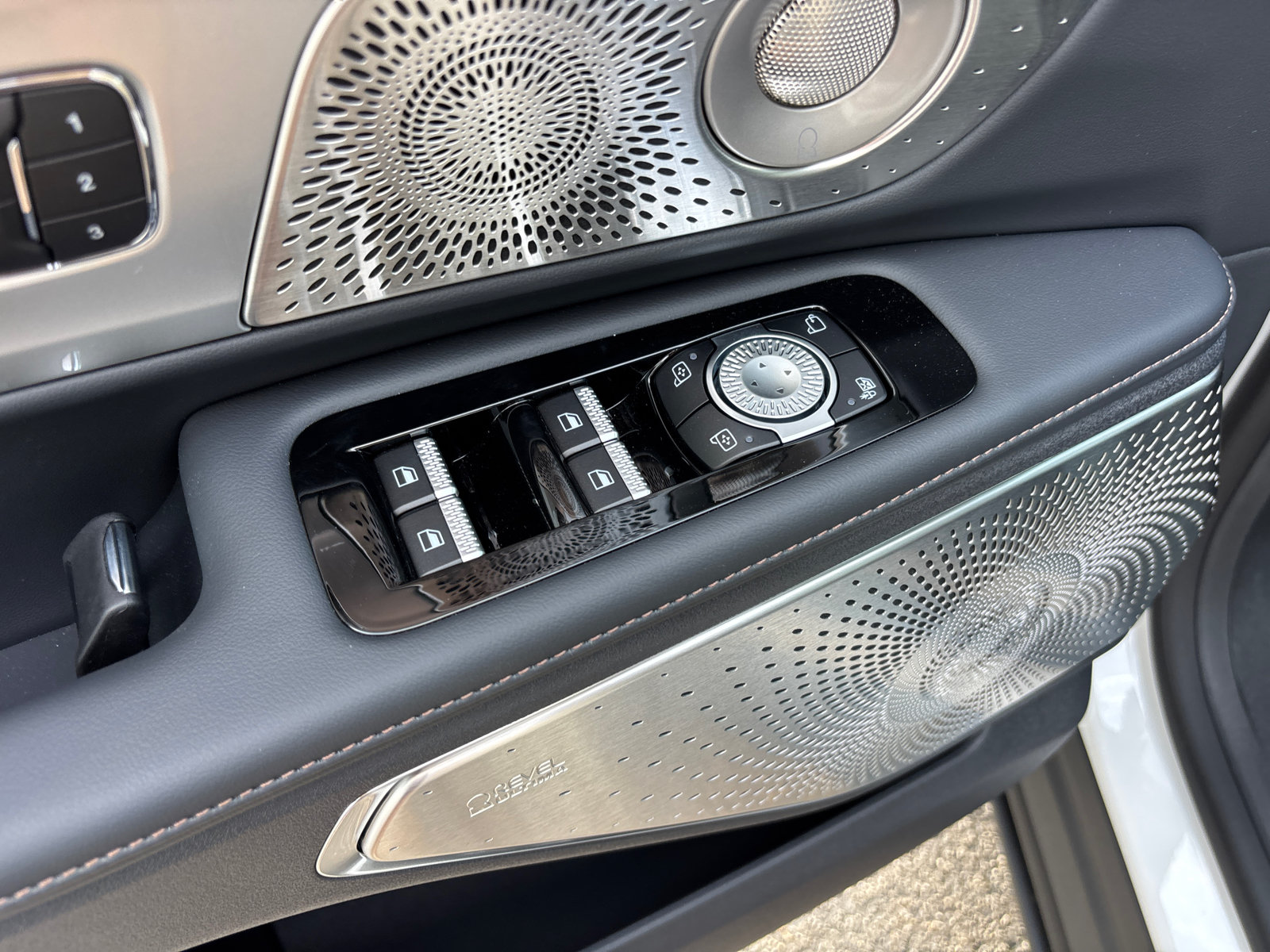 New 2026 Lincoln Nautilus Reserve AWD/4WD image 13