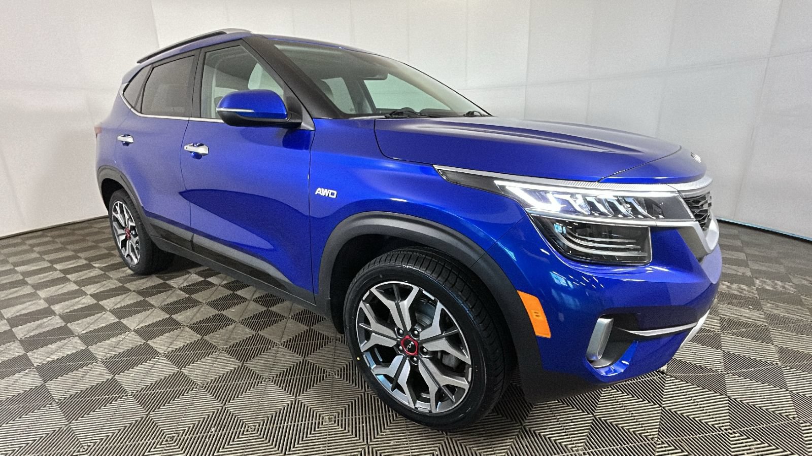 Used 2022 Kia Seltos SX w/ Sunroof Package AWD/4WD image 3