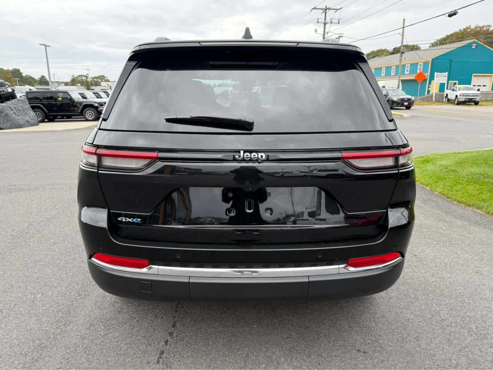 Used 2024 Jeep Grand Cherokee Limited 4xe image 7