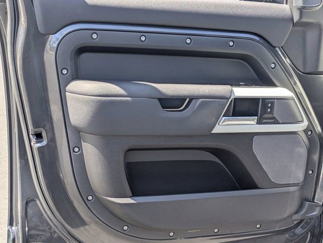 Used 2021 Land Rover Defender 110 X-Dynamic SE AWD/4WD image 14