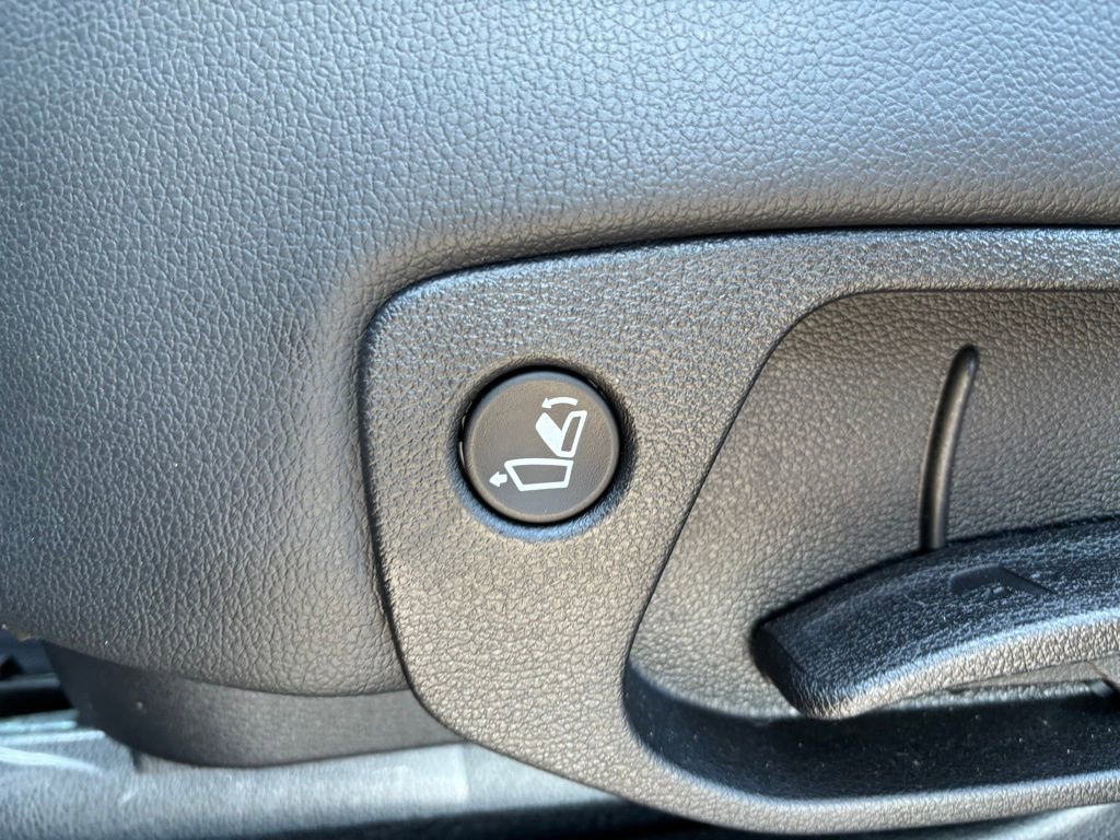 Used 2024 Kia Telluride EX w/ EX Captain's Chair Package image 21