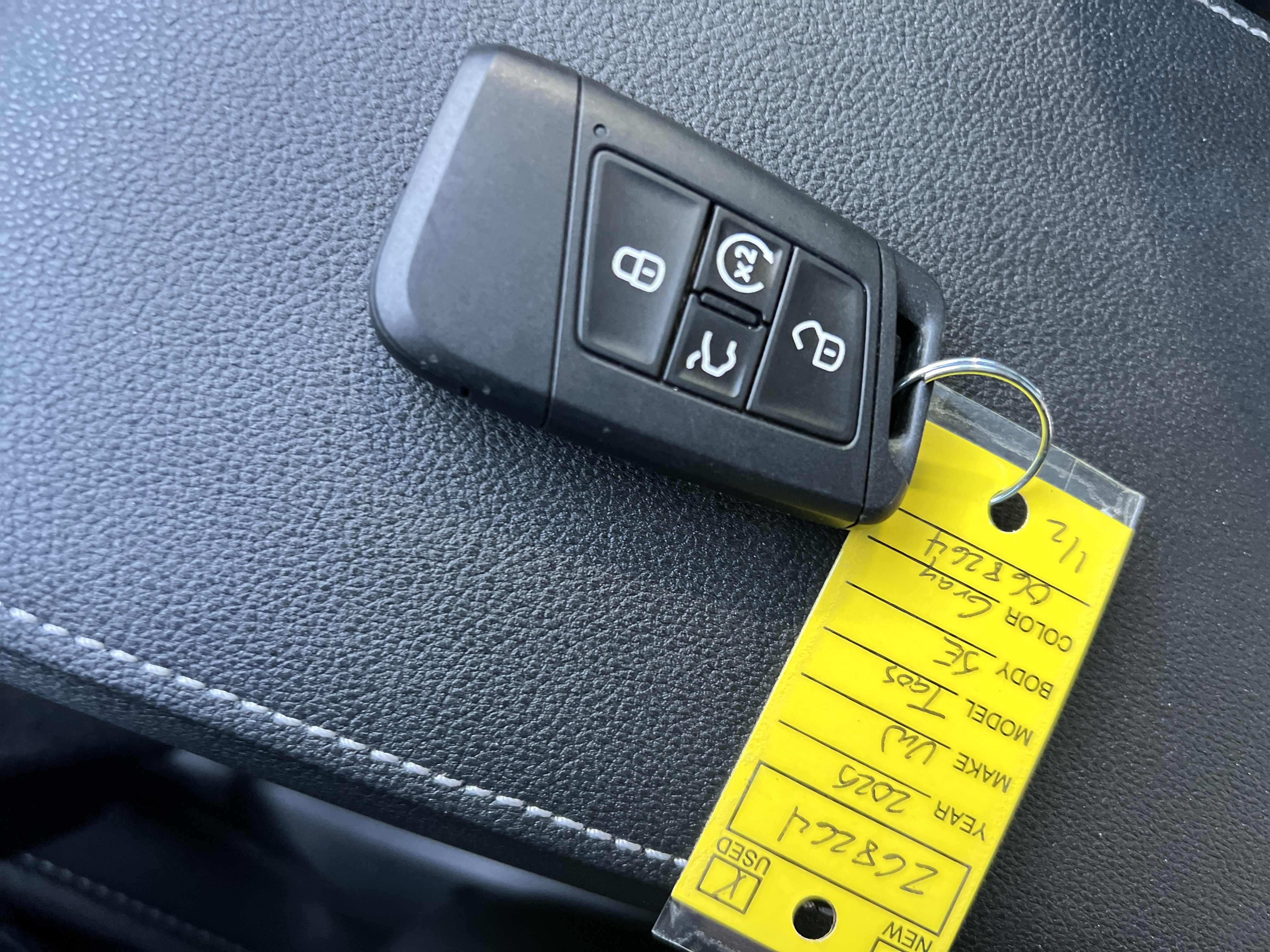 Used 2025 Volkswagen Taos SE image 33