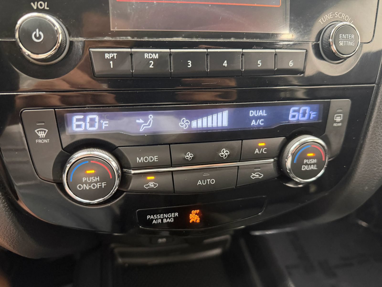 Used 2016 Nissan Rogue SV AWD/4WD image 30