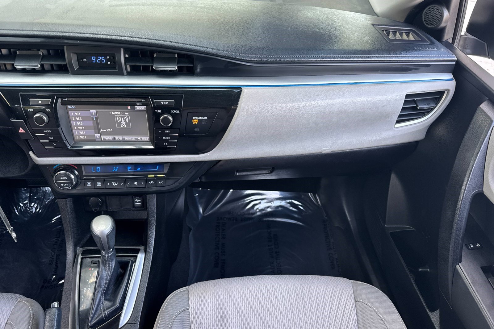 Used 2015 Toyota Corolla LE FWD image 29