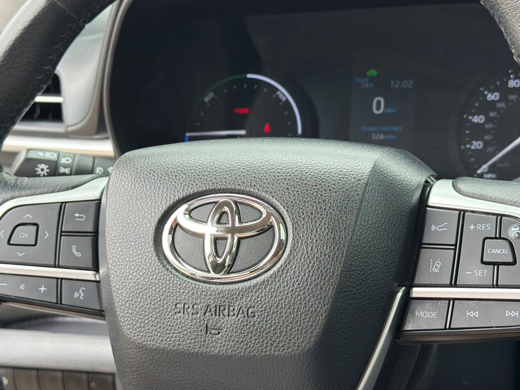 Used 2024 Toyota Sienna XLE image 30
