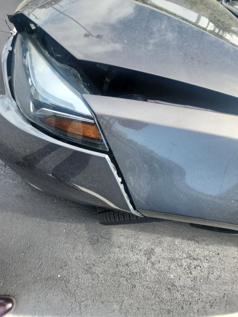 Used 2018 Toyota Corolla SE w/ SE Premium Package FWD image 2