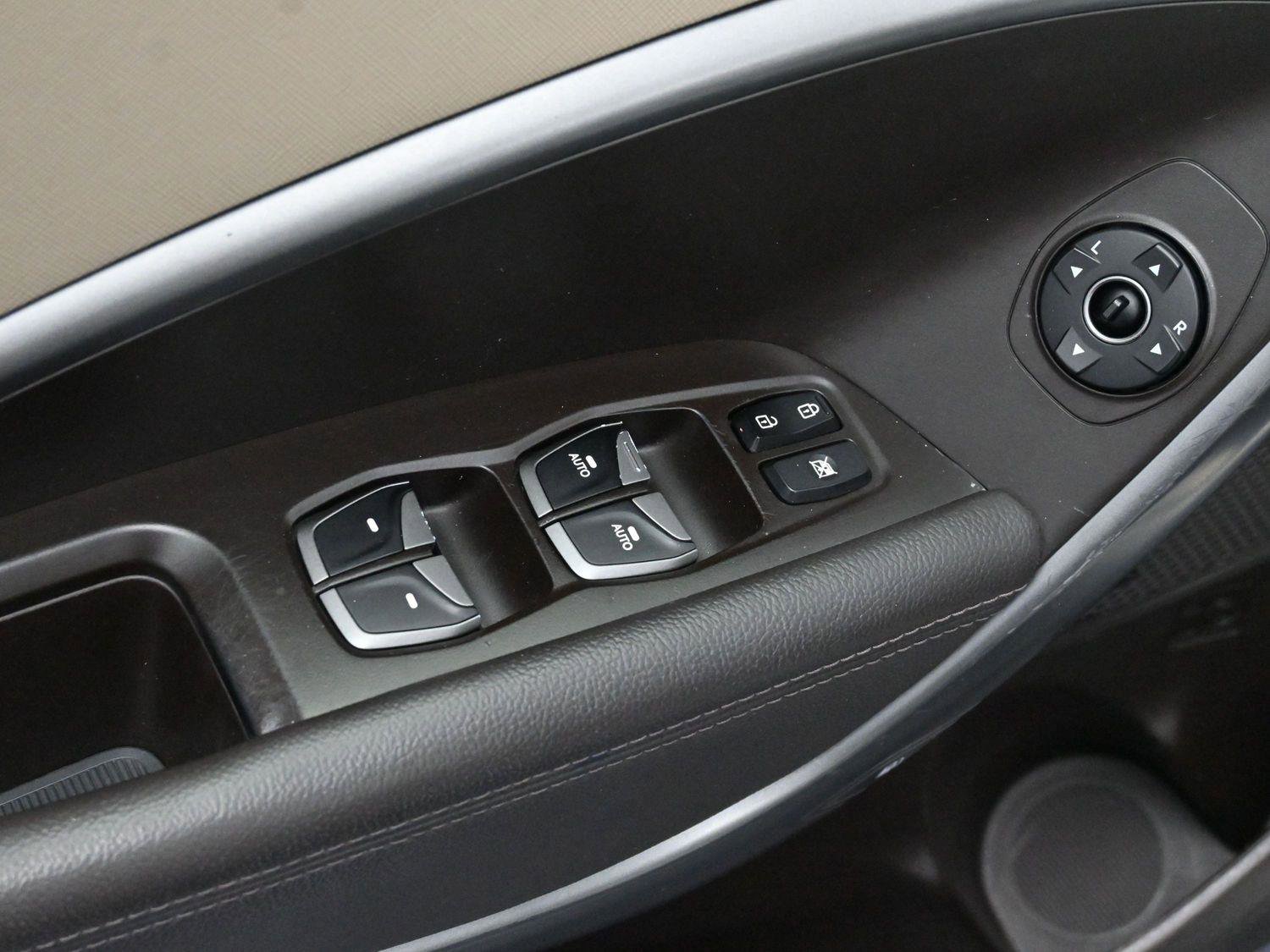 Used 2017 Hyundai Santa Fe Sport w/ 2.4L Tech Package 04 image 10