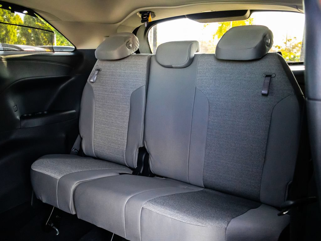 Used 2026 Toyota Sienna LE AWD/4WD image 16