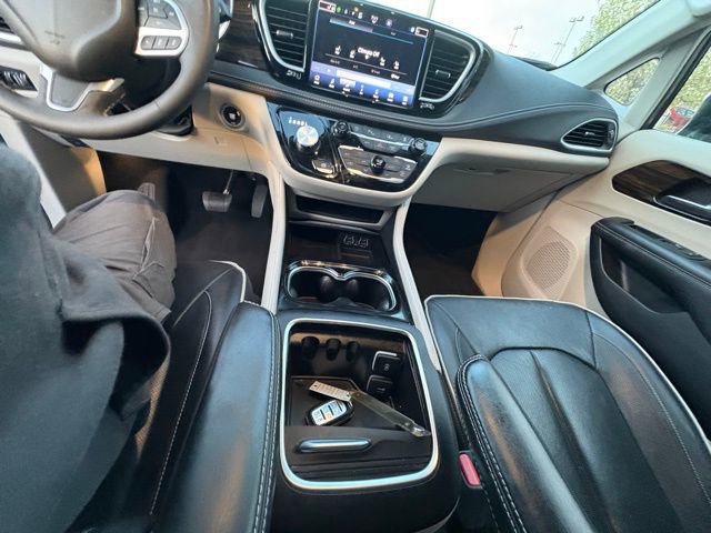Used 2023 Chrysler Pacifica Limited image 21