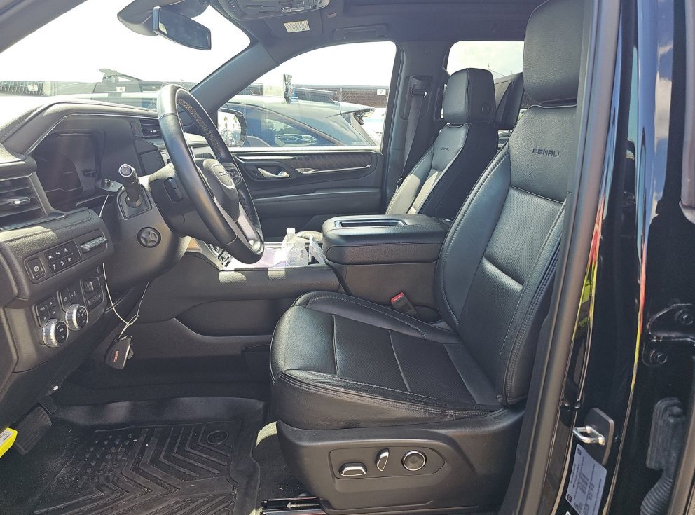 Used 2023 GMC Yukon XL Denali w/ Max Trailering Package AWD/4WD image 3