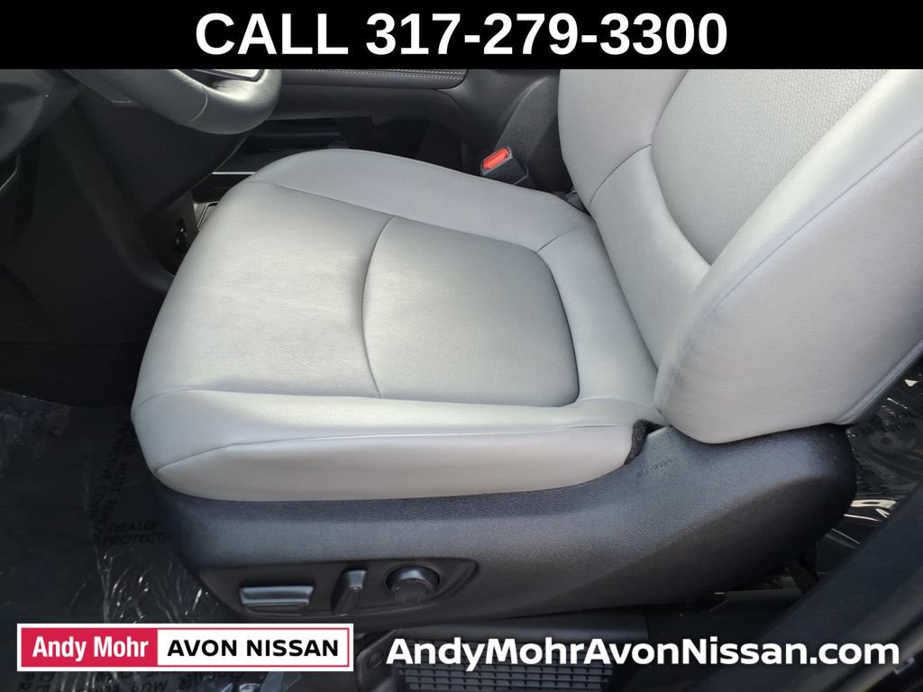 Used 2026 Toyota Sienna XLE FWD image 18