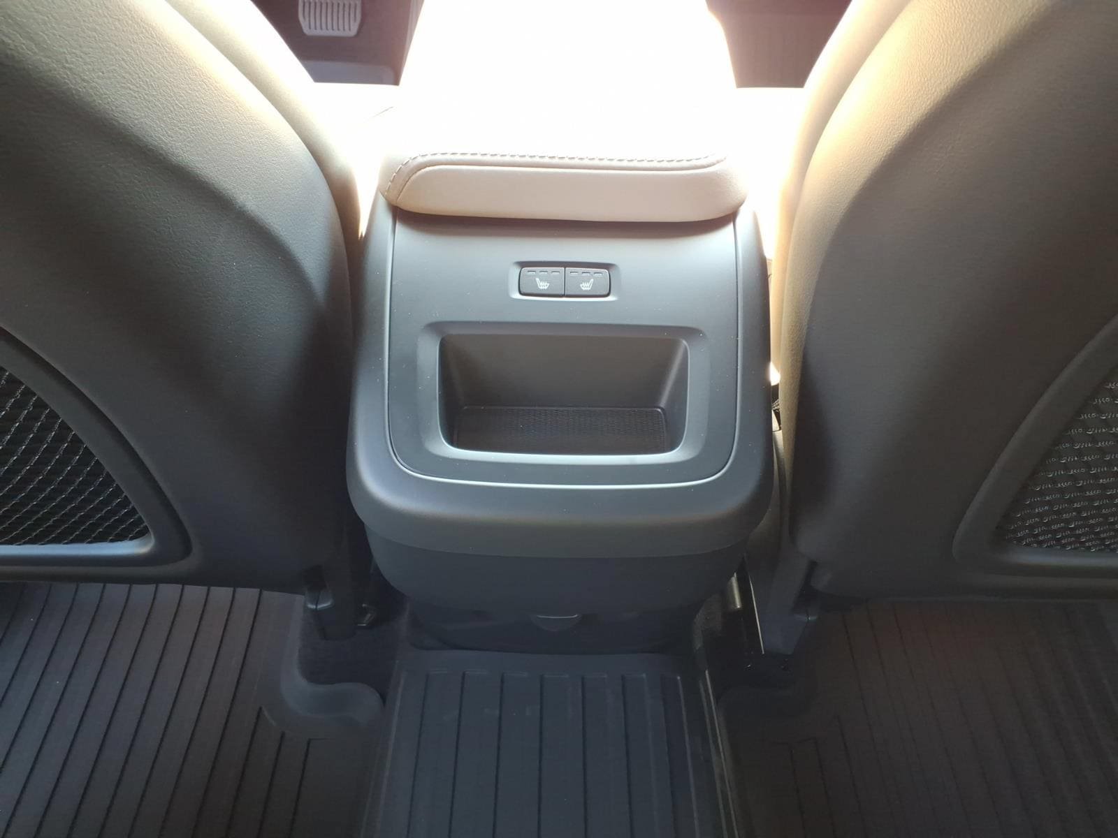 New 2026 Volvo XC60 B5 Plus w/ Protection Package Premier AWD/4WD image 9