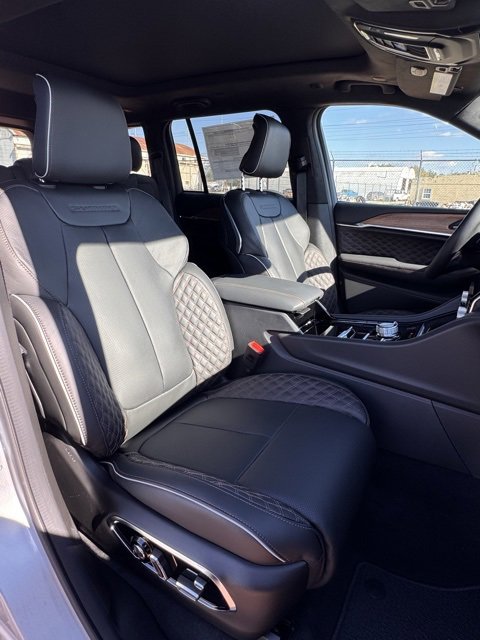 New 2025 Jeep Grand Cherokee Summit image 15