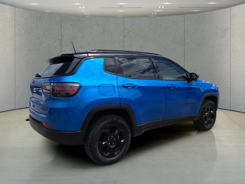 Used 2023 Jeep Compass Trailhawk w/ Trailhawk Elite Group AWD/4WD image 3