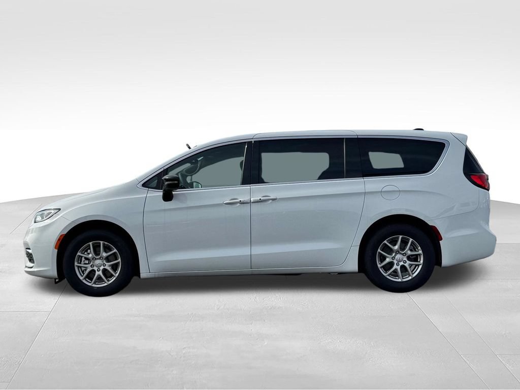 New 2026 Chrysler Pacifica Select FWD image 4