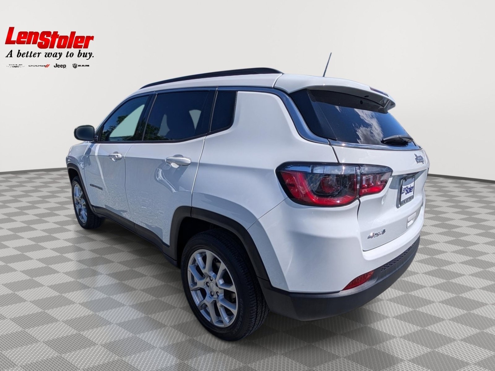Used 2023 Jeep Compass Latitude AWD/4WD image 3