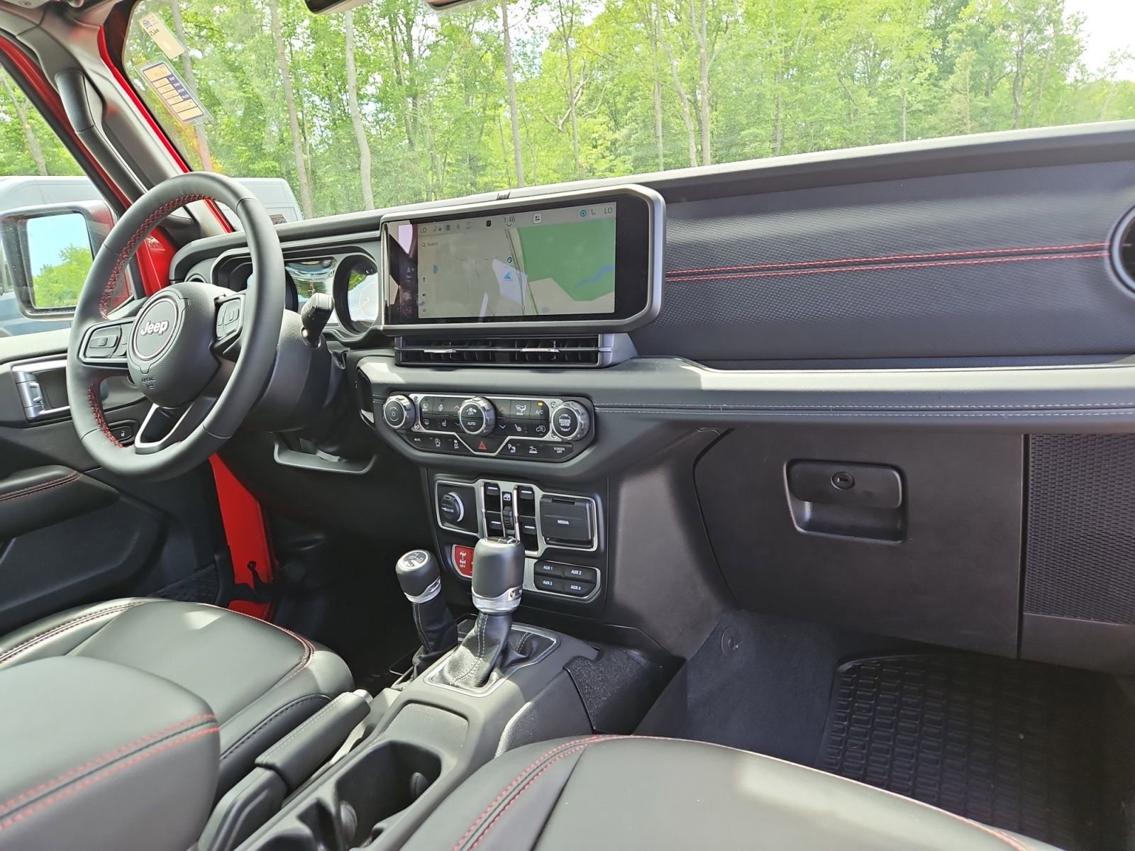 Used 2024 Jeep Gladiator Rubicon AWD/4WD image 16