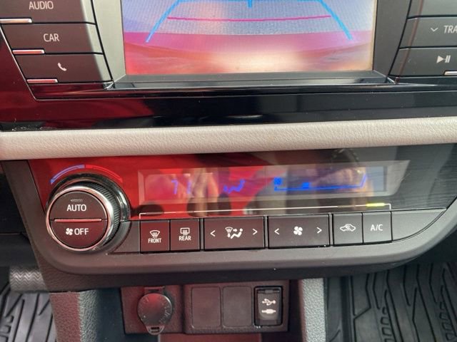 Used 2014 Toyota Corolla LE image 25