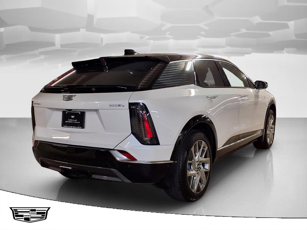 Certified 2025 Cadillac Optiq Luxury 2 w/ LPO, Floor Liner Package AWD/4WD image 2
